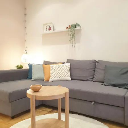 Con Patio En El Centro De & Guggenheim Apartment Bilbao