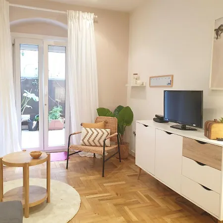 Con Patio En El Centro De Bilbao&guggenheim *