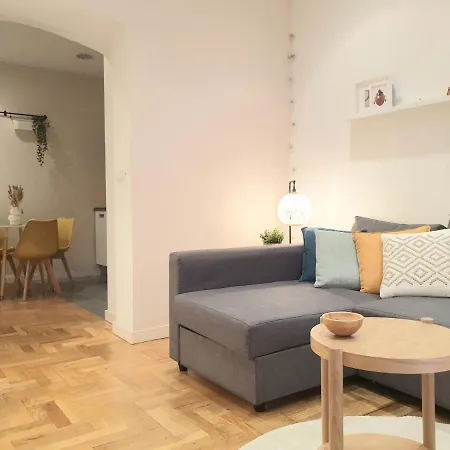 Con Patio En El Centro De & Guggenheim *