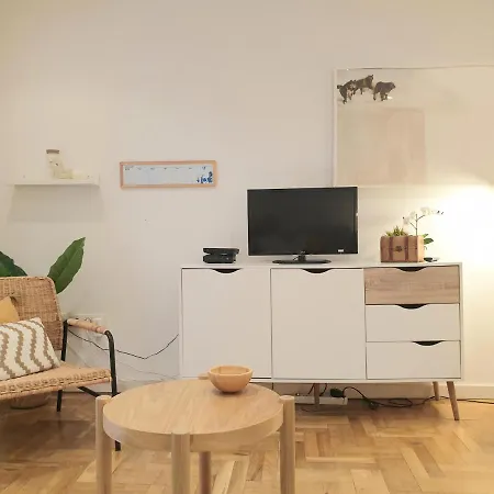 Con Patio En El Centro De & Guggenheim Apartmán *