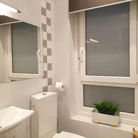 Con Patio En El Centro De & Guggenheim Apartmán *